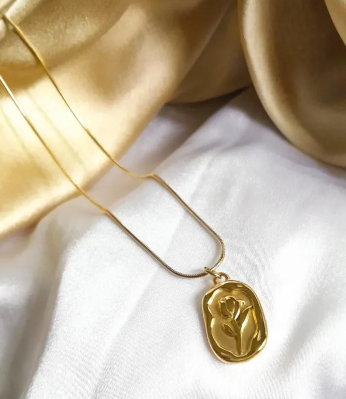 Skin safe stainless steel jewelry with anti tarnish 18K gold finish for daily wear women